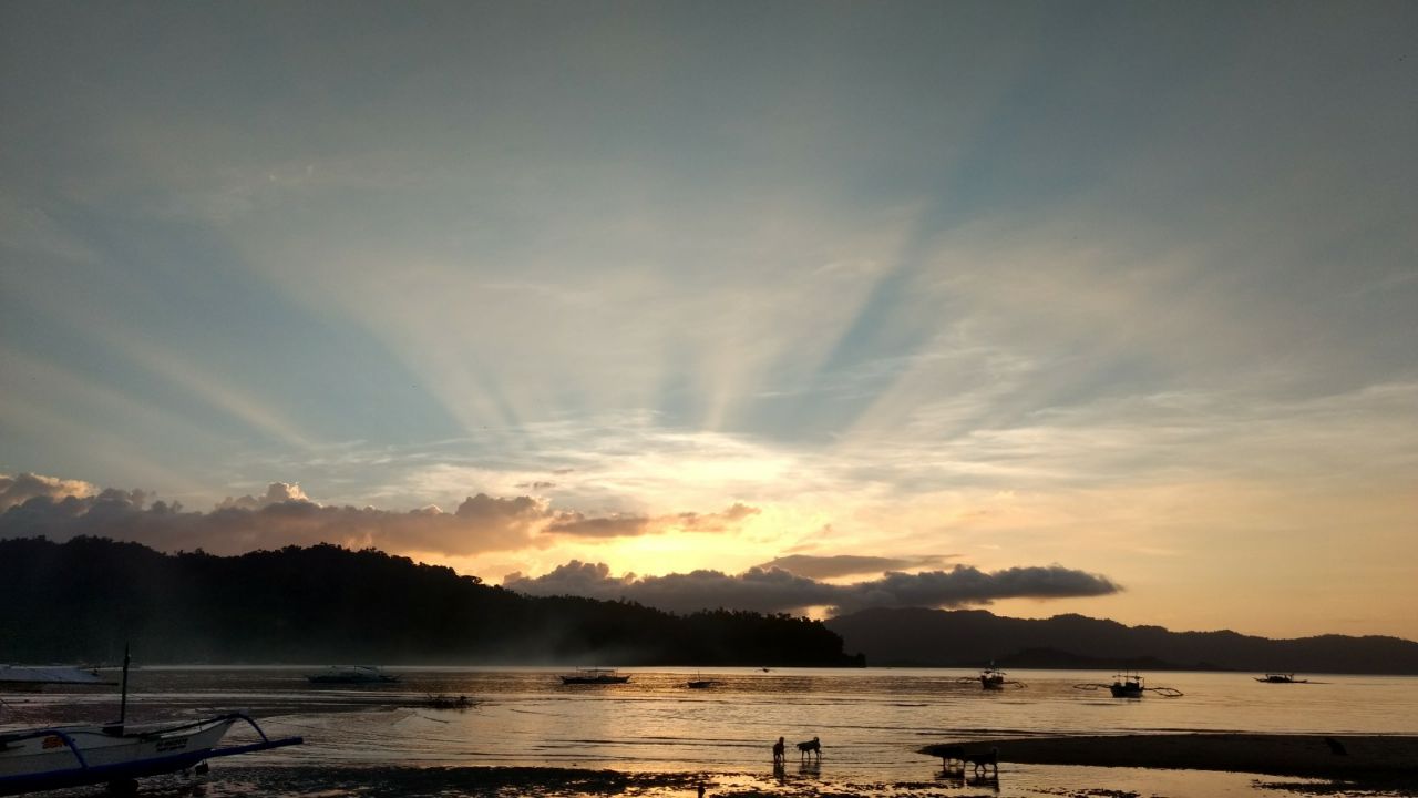 praia e por do sol