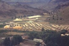 Nos três anos desde que se estabeleceram em Antelope, Oregon, a comunidade ganhou o status de cidade, chamada Rajneeshpuram.